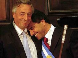 video: la militancia homenajea a nestor kirchner video: la militancia homenajea a nestor kirchner