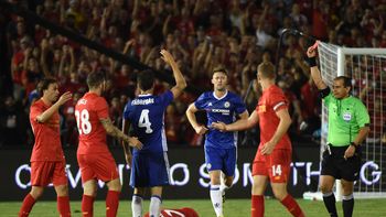 ¿amistoso? mira la terrible patada de cesc fabregas contra el liverpool ¿amistoso? mira la terrible patada de cesc fabregas contra el liverpool