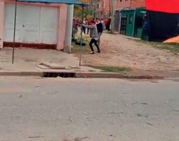 Tiroteos entre hinchas de Colón y Unión: vecinos los filmaron y viralizaron