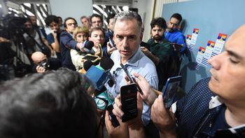 El precandidato del FA, Yamandú Orsi, anunció que no denunciará por difamación a la trans que lo acusa de agresión. El precandidato del FA, Yamandú Orsi, anunció que no denunciará por difamación a la trans que lo acusa de agresión.