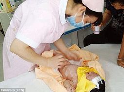 un bebe sobrevivio ocho dias enterrado un bebe sobrevivio ocho dias enterrado