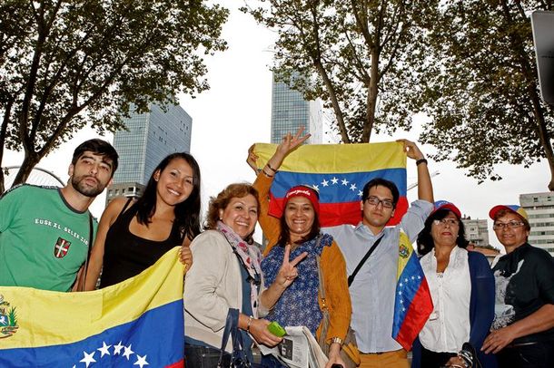 Chávez y Capriles pidieron paciencia a la espera de los datos oficiales