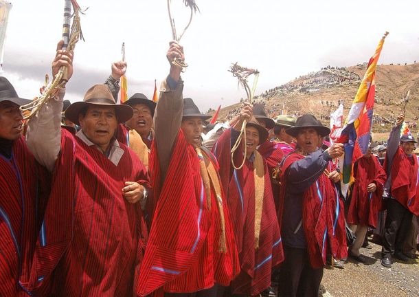 Ponchos rojos bolivia EFE