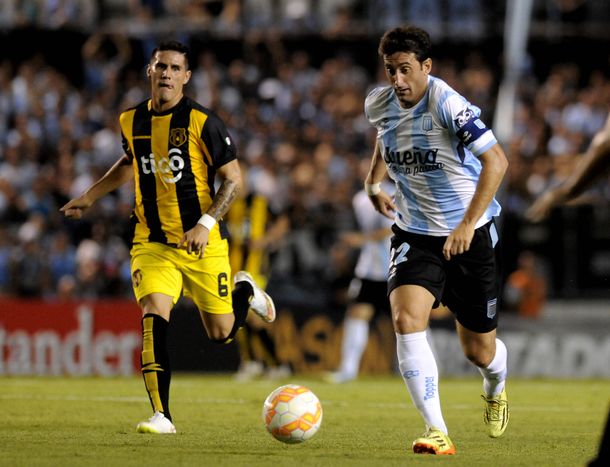 Con Milito y Bou intratables, Racing goleó a Guaraní