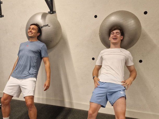 Franco Colapinto entrenó en Barcelona para el Gran Premio de Bélgica con una leyenda argentina