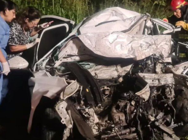 Córdoba: choque entre un micro y un auto dejó tres muertos