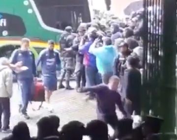 El Patón y su traspié en la entrada al estadio