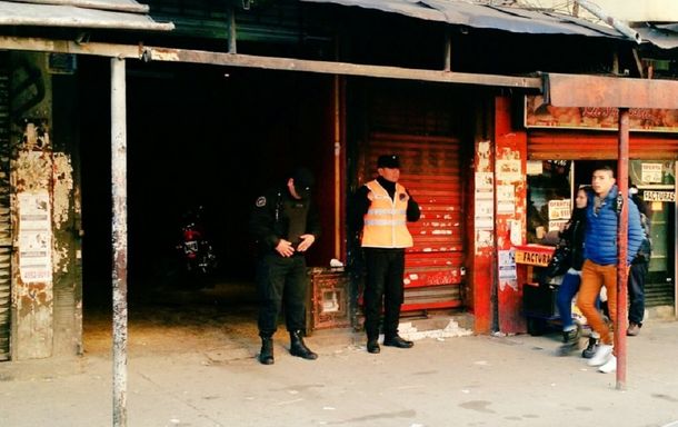 Asesinaron a golpes a un hombre dentro de un boliche de Constitución