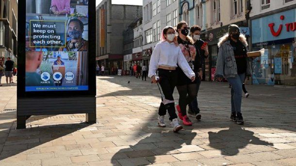 Más de 100.000 personas han muerto de coronavirus en el Reino Unido