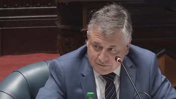 El ministro de Industria, Energía y Minería, Omar Paganini, en su presentación en el Parlamento del Uruguay. El ministro de Industria, Energía y Minería, Omar Paganini, en su presentación en el Parlamento del Uruguay.