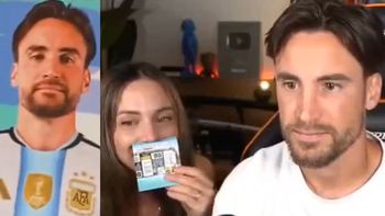 tagliafico encontro su figurita del mundial en pleno stream y una camara termino volando tagliafico encontro su figurita del mundial en pleno stream y una camara termino volando