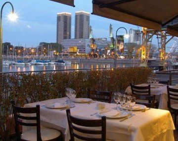 Multas millonarias a restoranes de Puerto Madero por facturación trucha y trabajo en negro
