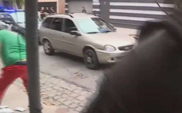 Una efectivo de la Policía Federal baleó a ocupantes de un auto de aplicación en Almagro