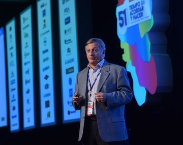 Ministro de Energía criticó subsidios para todos