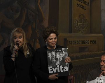 La ex presidenta de Brasil Dilma Rousseff en la sede de la Confederación General del Trabajo (CGT).