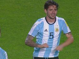 Fernando Gago avisando de su lesión