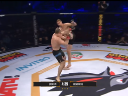 un luchador de mma es resucitado por los medicos tras sufrir un duro nocaut un luchador de mma es resucitado por los medicos tras sufrir un duro nocaut