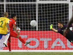 con un polemico gol, peru golpeo a brasil y lo dejo afuera de la copa con un polemico gol, peru golpeo a brasil y lo dejo afuera de la copa