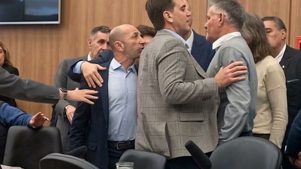 Casi se van a las manos: tenso cruce entre un diputado peronista y uno libertario en la Comisión de Presupuesto