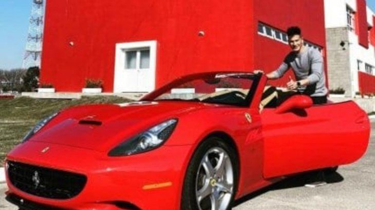 Independiente: Sebastián Sosa fue al entrenamiento con una Ferrari