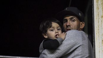 el tibio homenaje a tevez en la bombonera el tibio homenaje a tevez en la bombonera