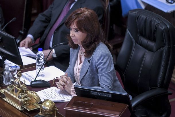 Cristina Kirchner dijo que el dólar es el problema más grave del país y criticó a algunos funcionarios
