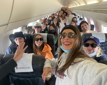 Cuánto cuesta viajar en avión con Tini y cómo hacerlo