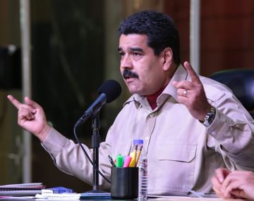 Recortan gastos por la caída en el petróleo