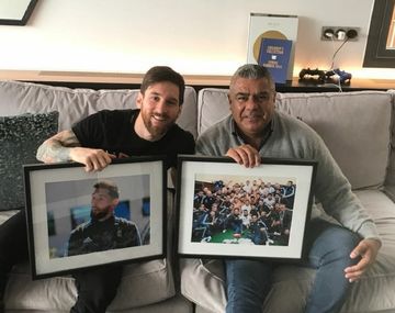 Mimos y regalos para La Pulga: Chiqui Tapia pasó por Barcelona y visitó a Messi