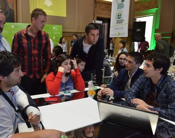 Mosca inauguró el primer Hackatón legislativo en la provincia