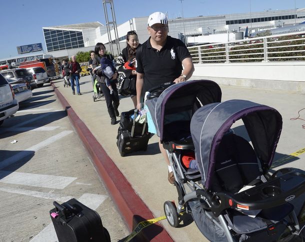 Dos muertos y 7 heridos en un tiroteo en el aeropuerto de Los Ángeles