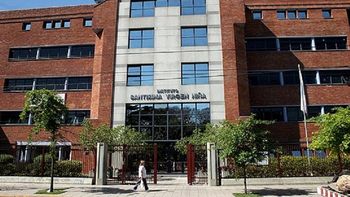 un profesor, denunciado por difundir fotos suyas desnudo un profesor, denunciado por difundir fotos suyas desnudo