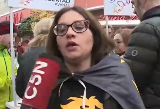 En la previa al show de Milei, una de sus seguidoras hizo agua: No sé qué es lo mejor para el país