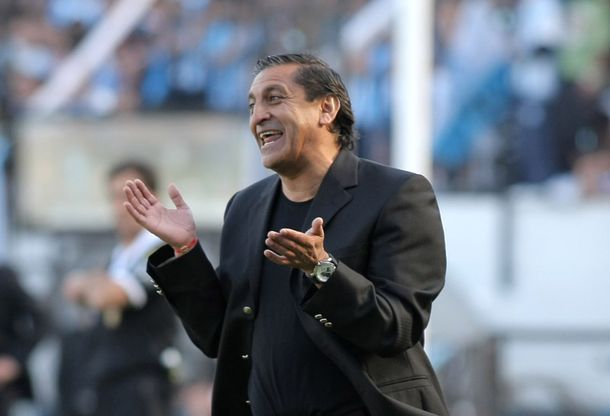 Ramón dirigiría el domingo ante Lanús, si hay acuerdo