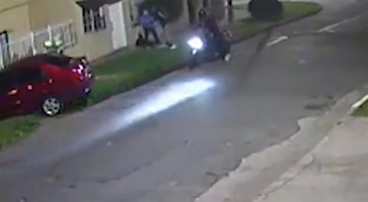 El Palomar: escapaba a las corridas de motochorros, lo alcanzaron y le robaron todo