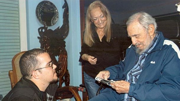 Ante los rumores sobre su salud, publican nuevas fotos de Fidel Castro