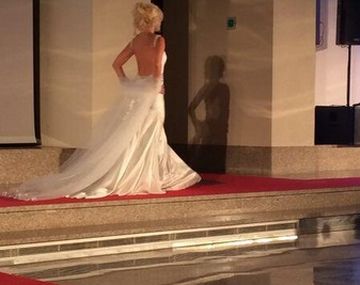 A Wanda Nara le llegó el vestido de novia