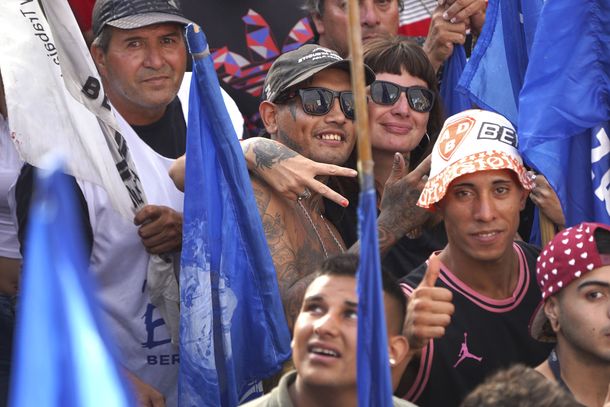 Democracia para siempre: las fotos del acto en Plaza de Mayo