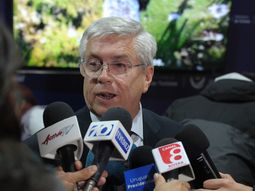 El Ministro de Turismo, Tabaré Vieira, se mostró abierto a ser precandidato presidencial por el sector Batllistas. El Ministro de Turismo, Tabaré Vieira, se mostró abierto a ser precandidato presidencial por el sector Batllistas.