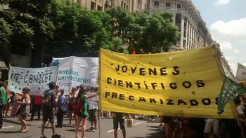 cientificos del conicet se movilizaron por el retraso a los ingresos de la carrera cientificos del conicet se movilizaron por el retraso a los ingresos de la carrera