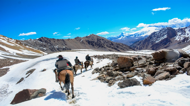 El pueblo oculto con paisajes increíbles y vinos riquísimos