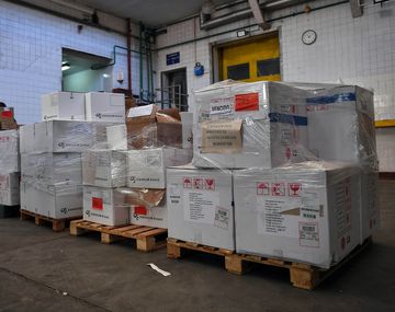 Denunciaron a ex funcionarios del macrismo por las 600 mil dosis de vacunas que dejaron vencer