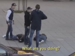 experimento social: ¿que harias si ves que golpean a un nene en la calle? experimento social: ¿que harias si ves que golpean a un nene en la calle?