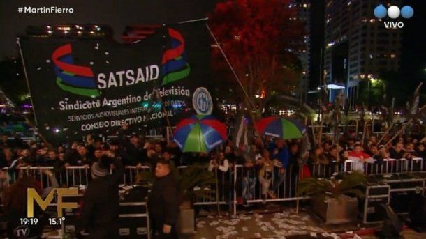 El reclamo del SATSAID en la puerta de los Martín Fierro