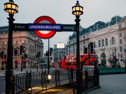 Oxford anunció un nuevo fármaco contra la cepa sudafricana y Hungría aprobó la Sputnik V