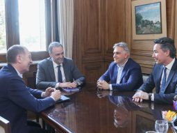 El jefe de Gabinete, Manuel Adorni, y el designado ministro del Interior, Diego Santilli, se reunieron en Casa Rosada con el gobernador Martín Llaryora (Córdoba). El jefe de Gabinete, Manuel Adorni, y el designado ministro del Interior, Diego Santilli, se reunieron en Casa Rosada con el gobernador Martín Llaryora (Córdoba).