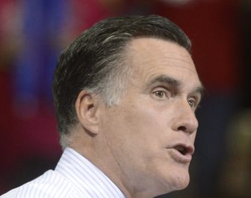 Mitt Romney votó junto a su esposa Ann en Belmont