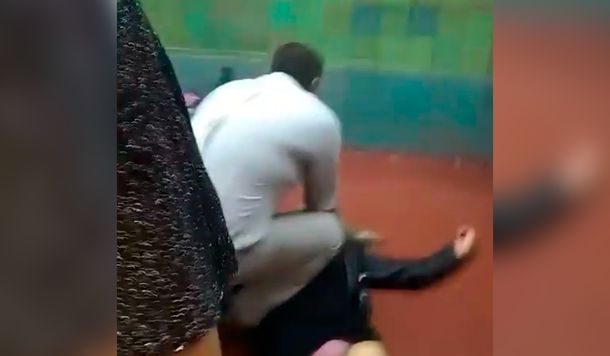 VIDEO: Un hombre golpeó a su pareja en el subte y fue retenido por los pasajeros