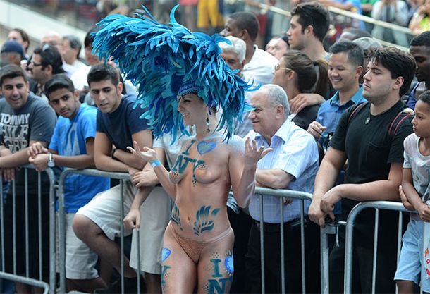 Cientos de personas en ropa interior inundan Times Square