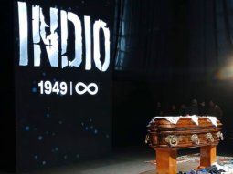 Emotiva despedida al Indio Solari. Emotiva despedida al Indio Solari.